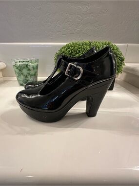 Patent Leather T-Strap Platform Heels in Black